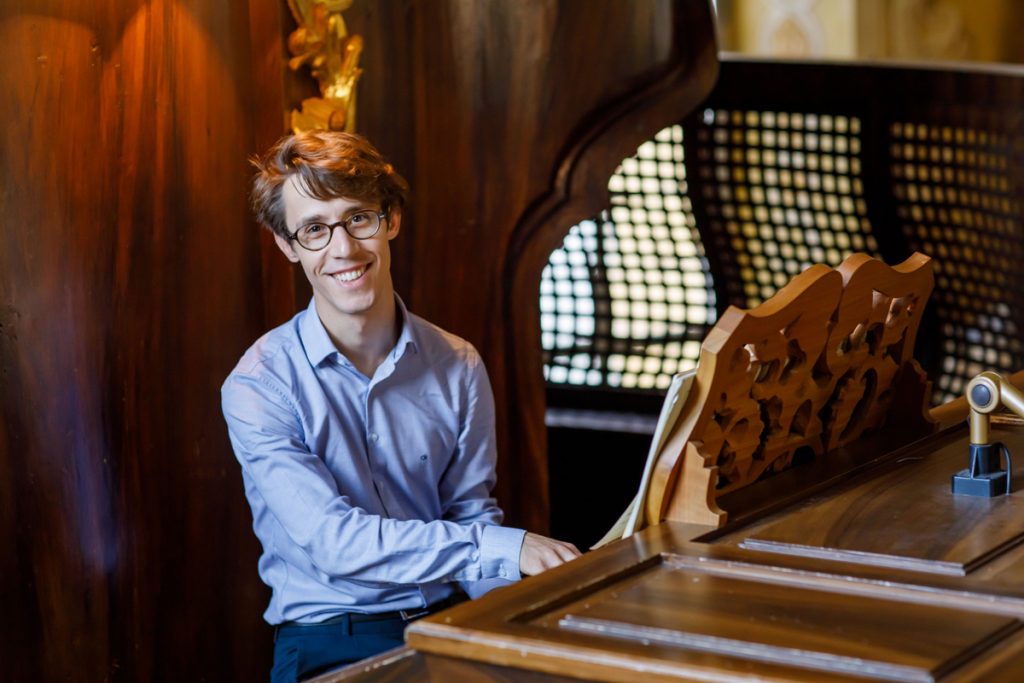 Michael Schadler an der Orgel